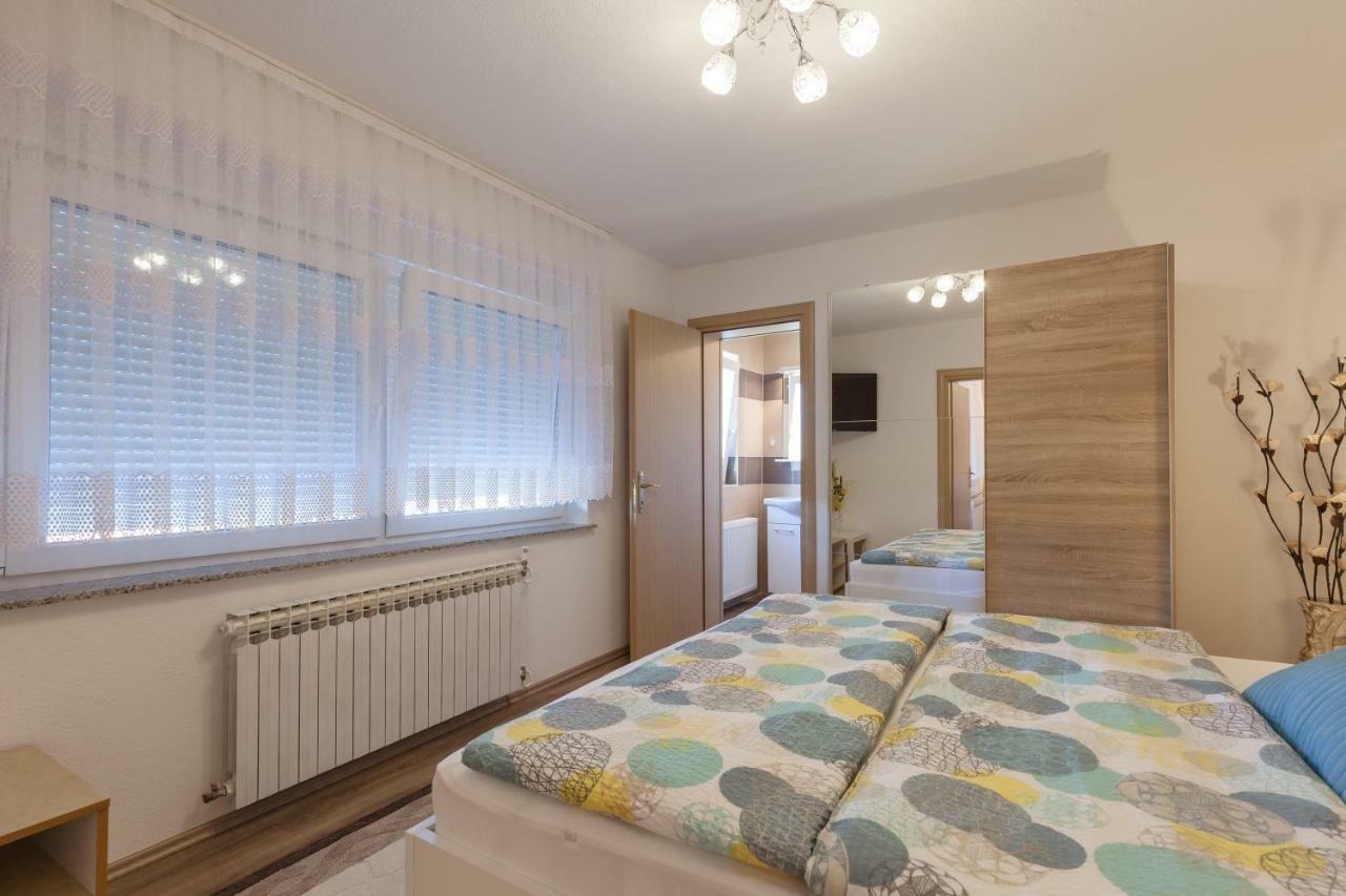 Iris Room & Apartment Szluin Kültér fotó