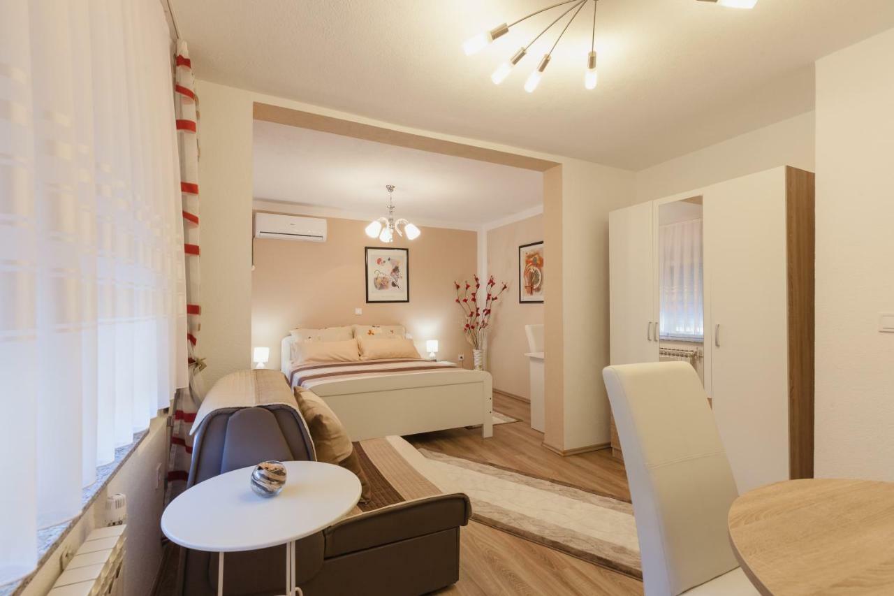 Iris Room & Apartment Szluin Kültér fotó