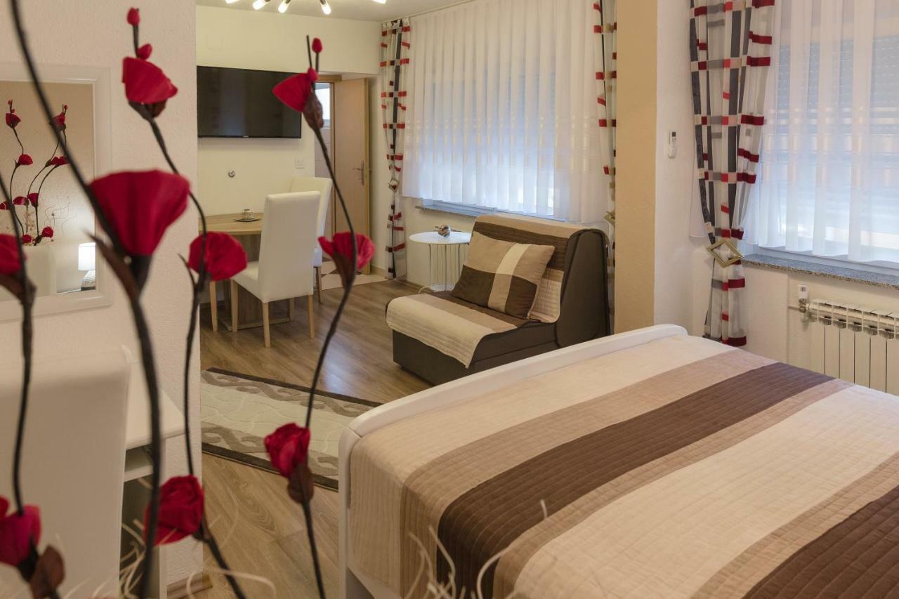 Iris Room & Apartment Szluin Kültér fotó