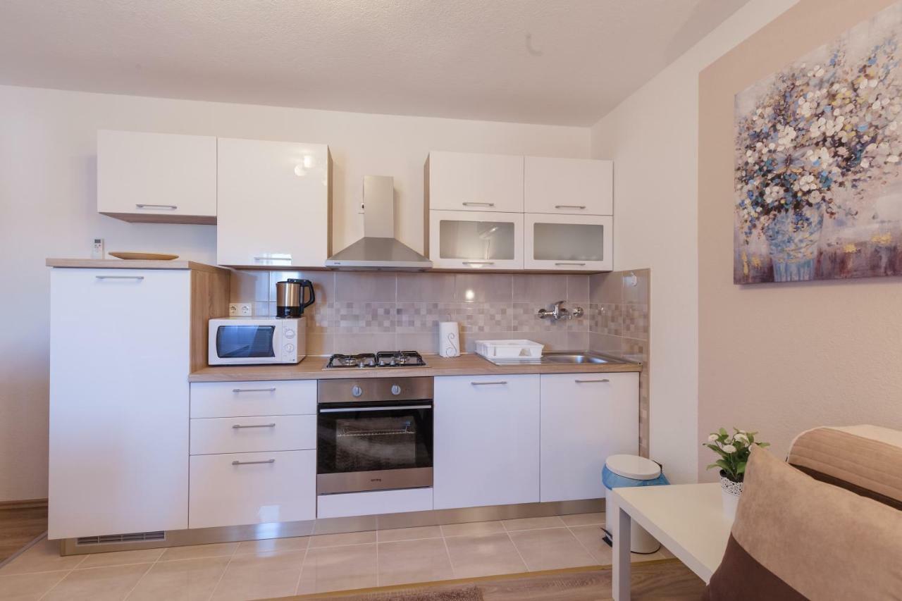 Iris Room & Apartment Szluin Kültér fotó