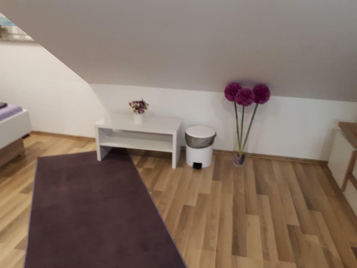 Iris Room & Apartment Szluin Kültér fotó